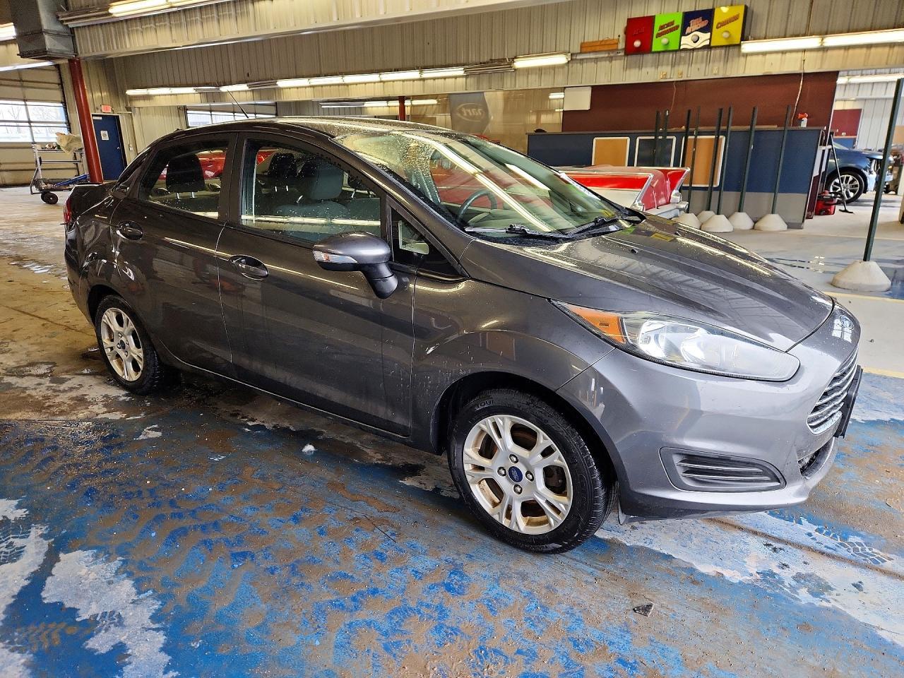 2016 Ford Fiesta Se - Фото 4