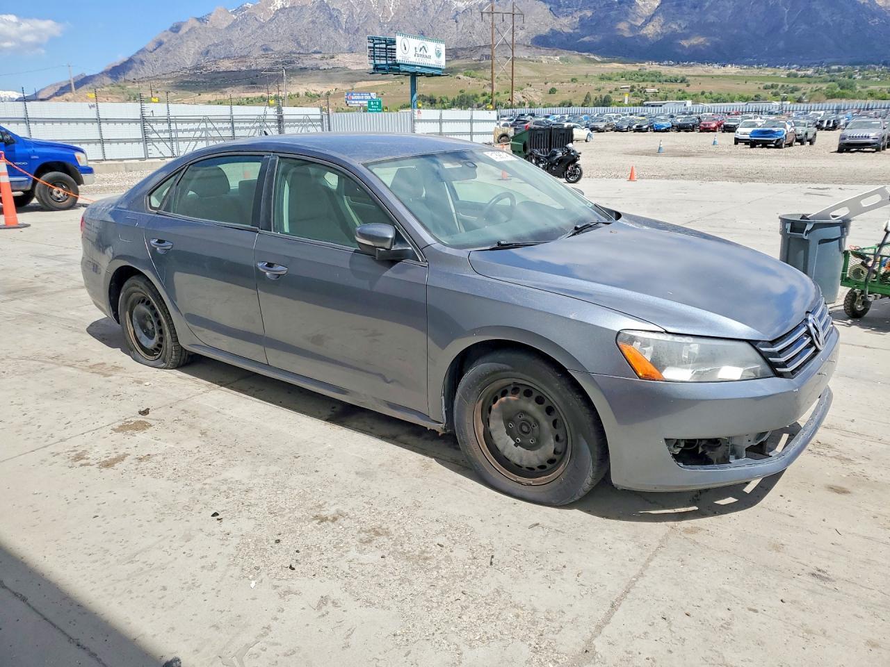 2014 Volkswagen Passat S - Фото 4