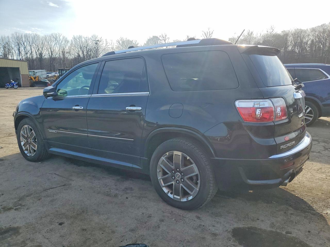 2012 GMC Acadia - Image 2