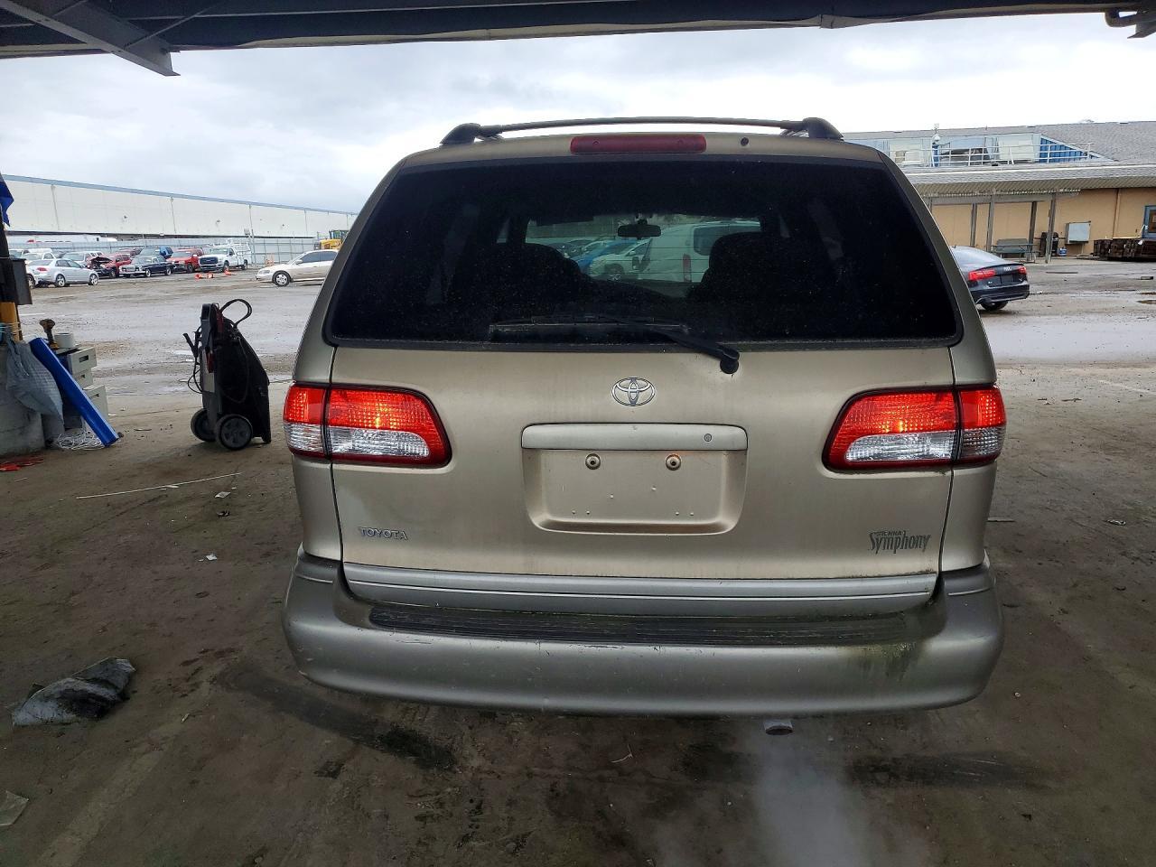 2002 Toyota Sienna - Фото 6