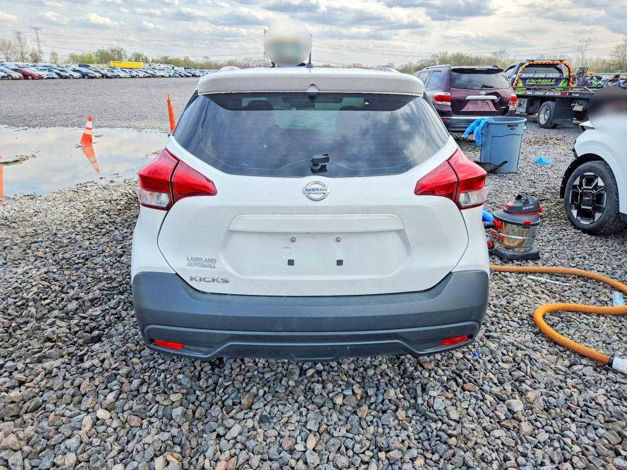 2019 Nissan Kicks S - Image 6