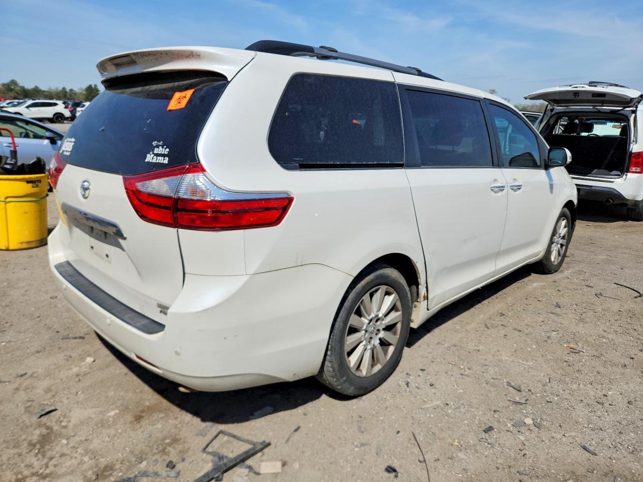 2015 Toyota Sienna Limited Premium 7-Passenger - Image 3