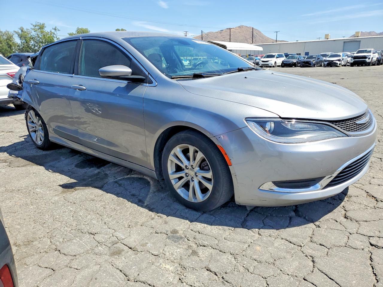 2015 Chrysler 200 Limited - Фото 4