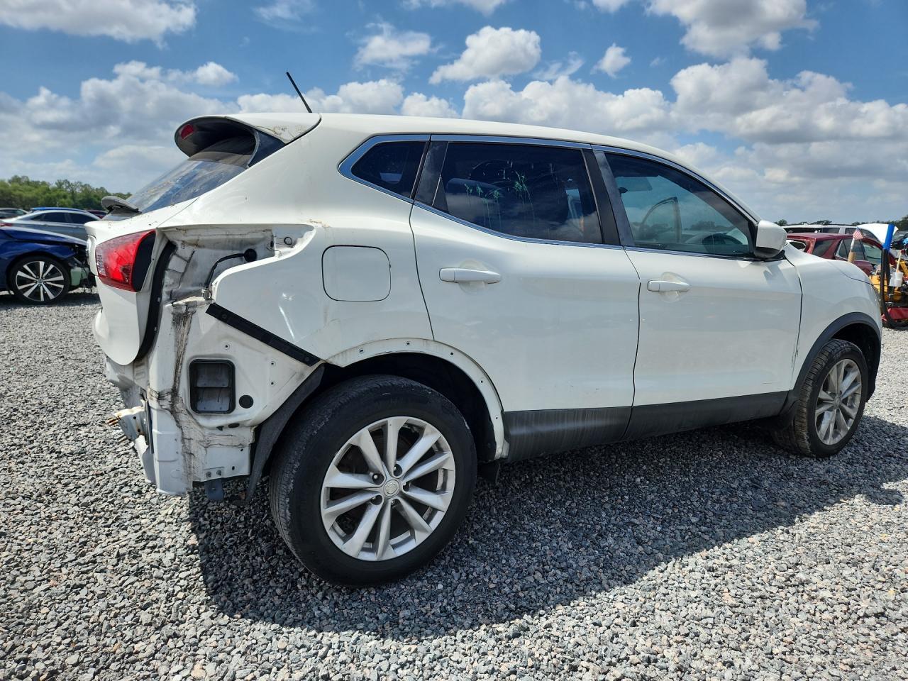 2017 Nissan Rogue Sport S - Фото 3