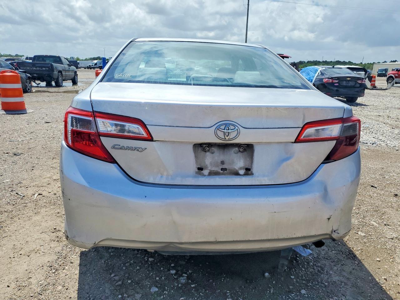2012 Toyota Camry L - Фото 6
