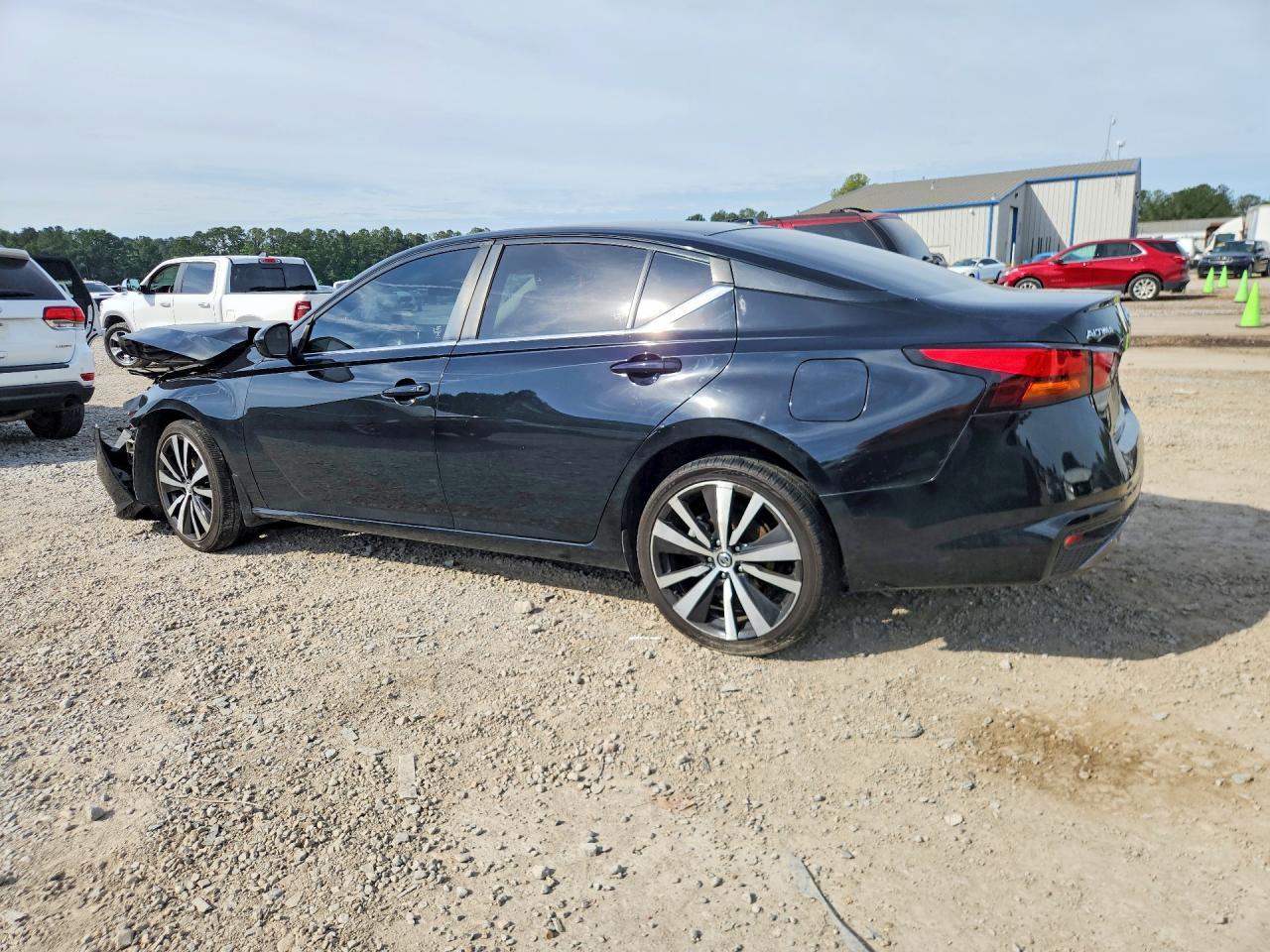 2021 Nissan Altima Sr - Фото 2