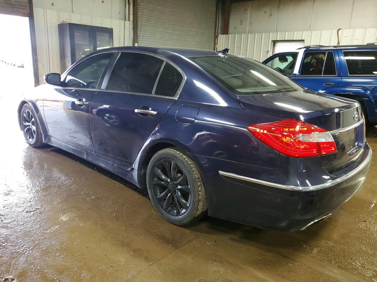 2012 Hyundai Genesis 3.8L V6 - Фото 2