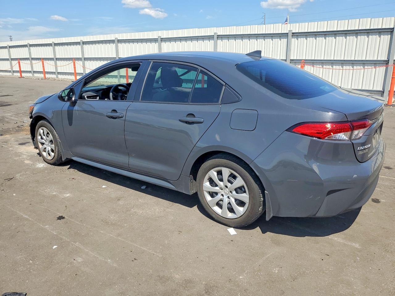 2025 Toyota Corolla Le - Фото 2