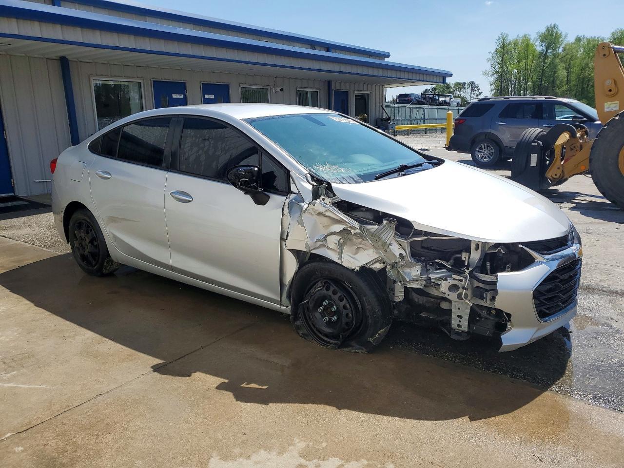 2019 Chevrolet Cruze Ls - Фото 4