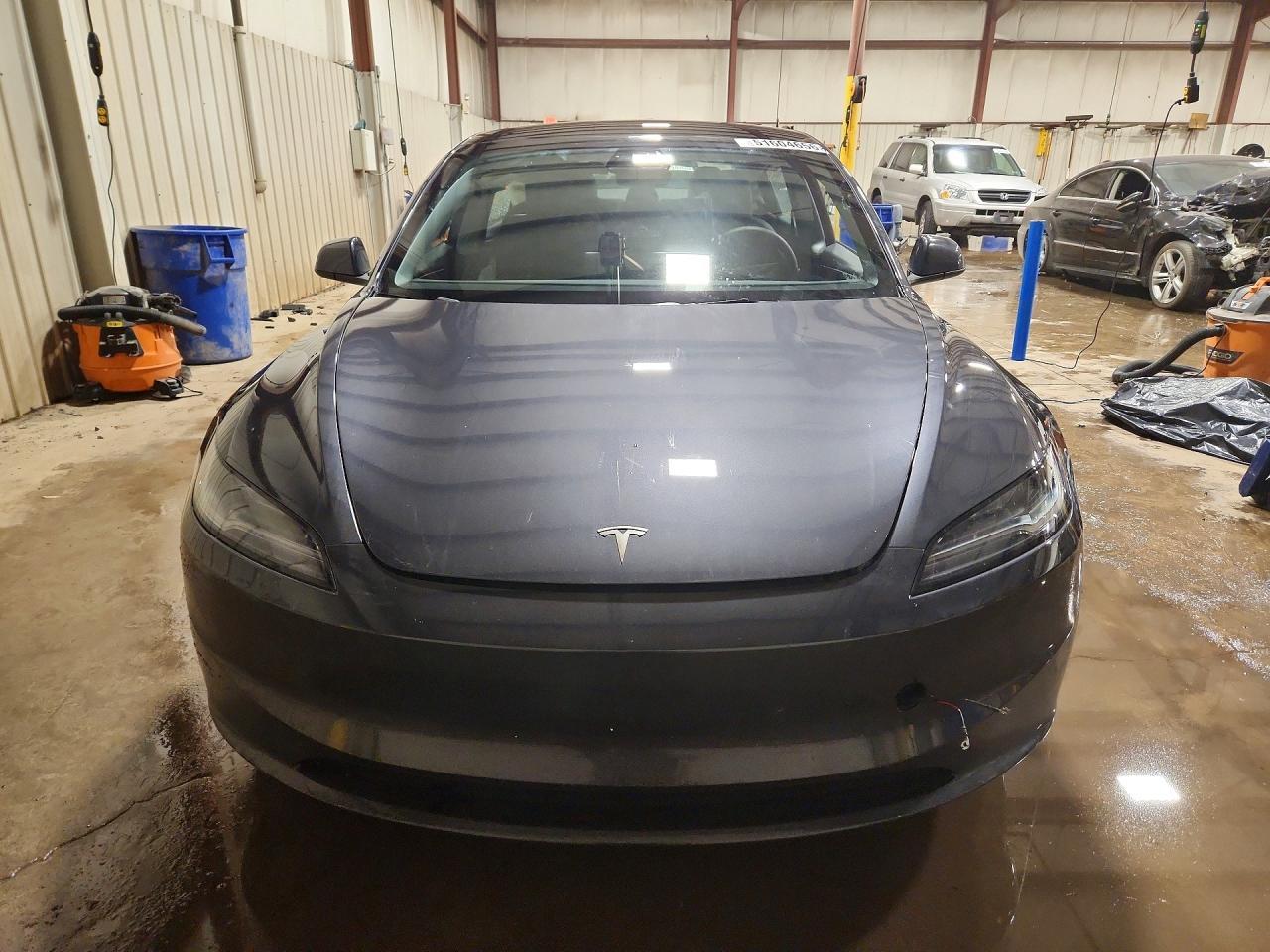 2025 Tesla Model 3 - Image 5