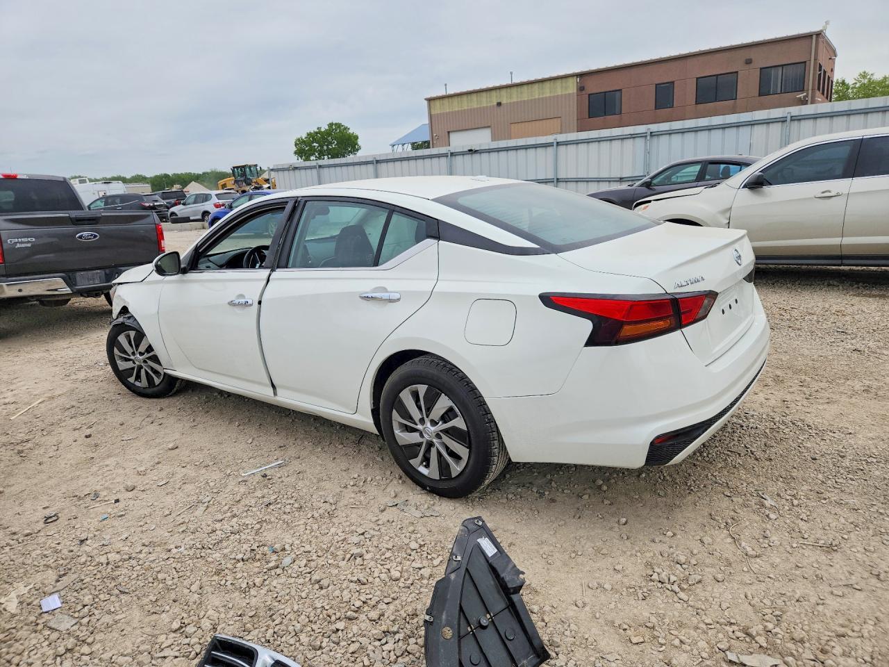 2020 Nissan Altima S - Фото 2