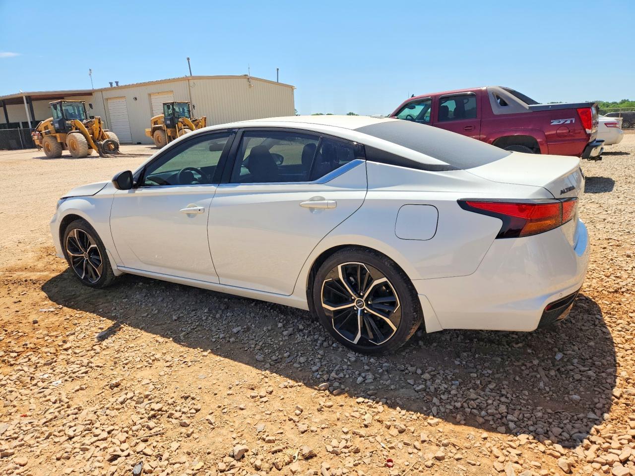 2025 Nissan Altima Sr - Фото 2