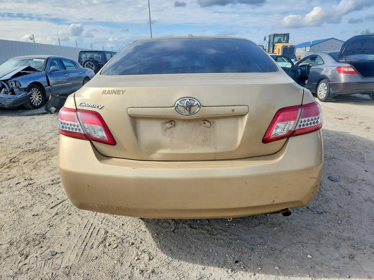 2011 Toyota Camry Le - Фото 6