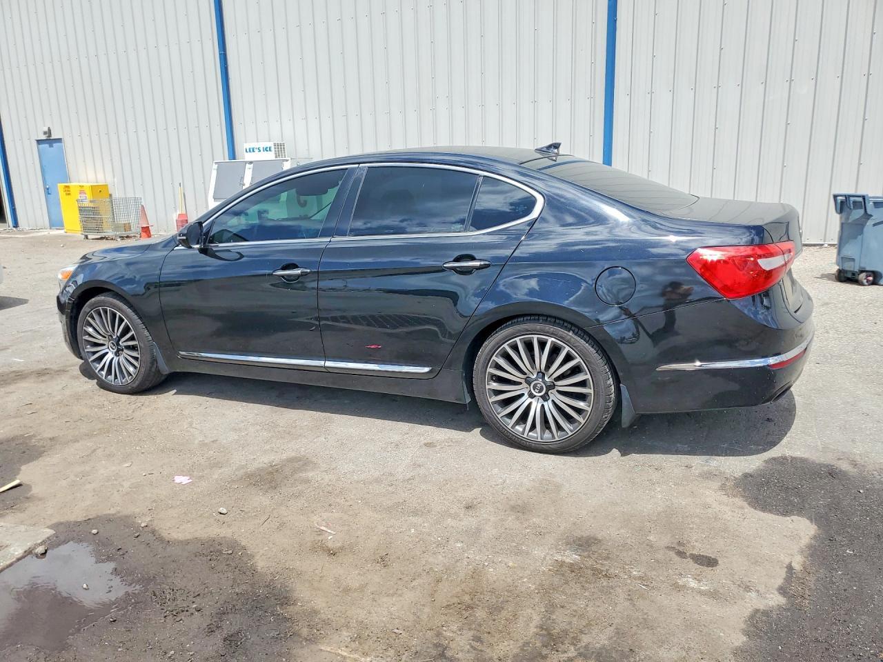 2015 Kia Cadenza Premium - Image 2
