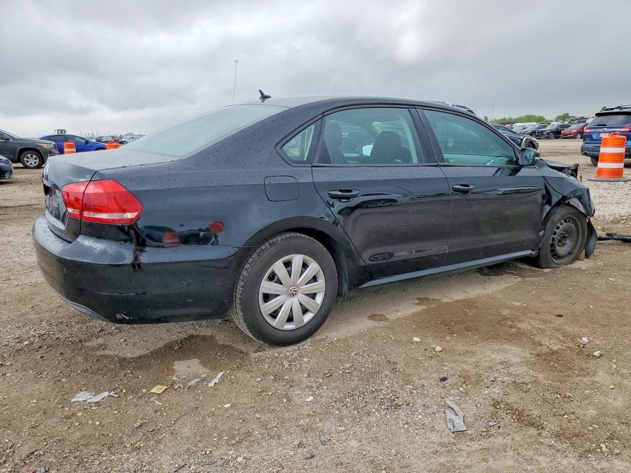 2013 Volkswagen Passat S - Фото 5