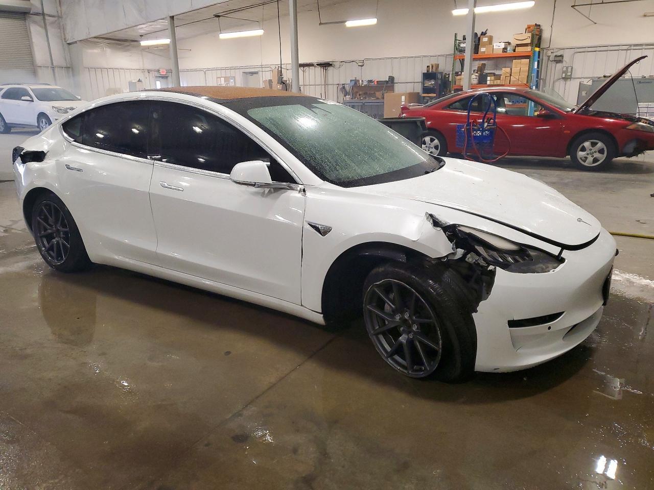 2018 Tesla Model 3 - Фото 4