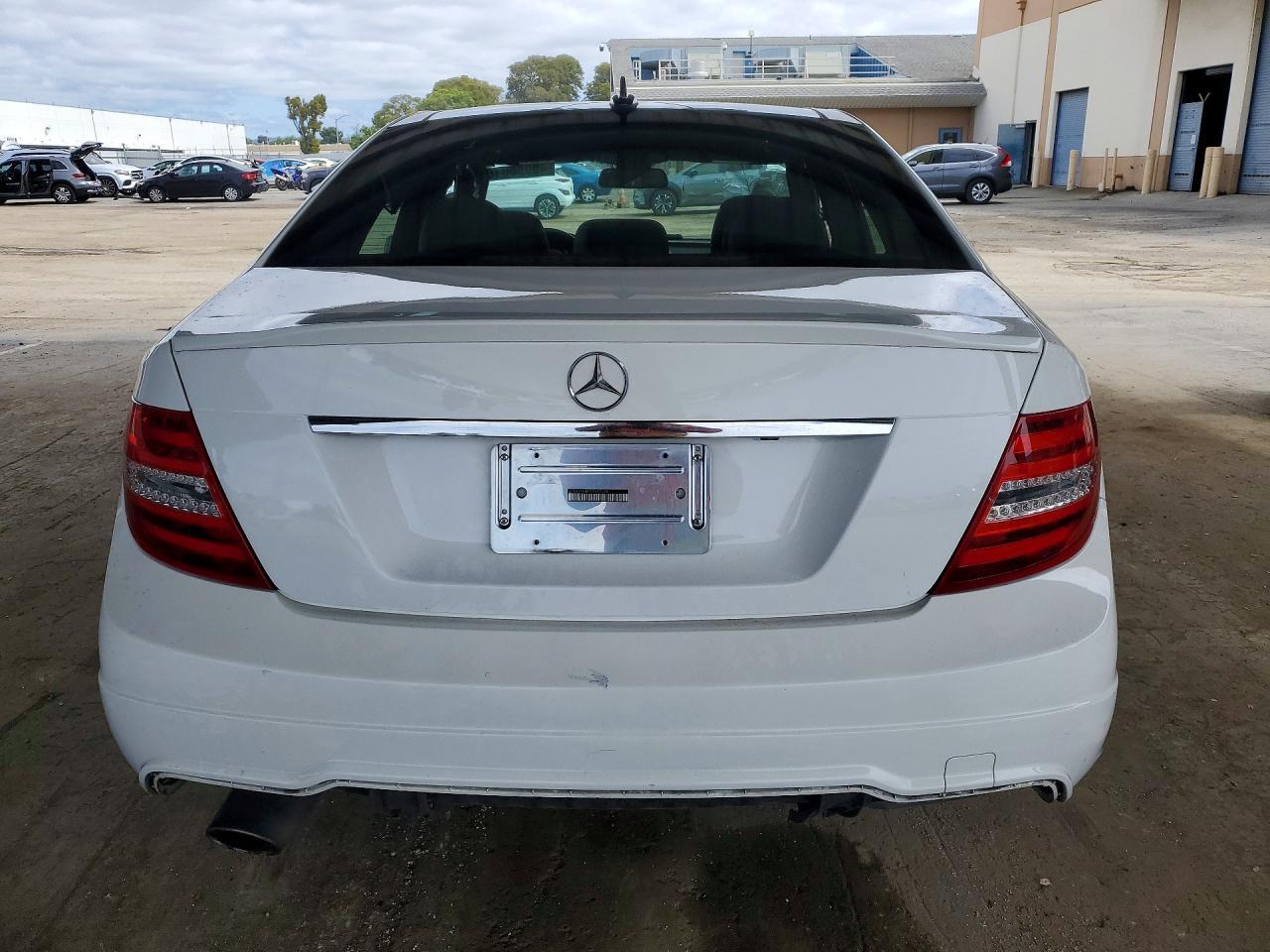 2014 Mercedes-Benz C 250 - Image 6
