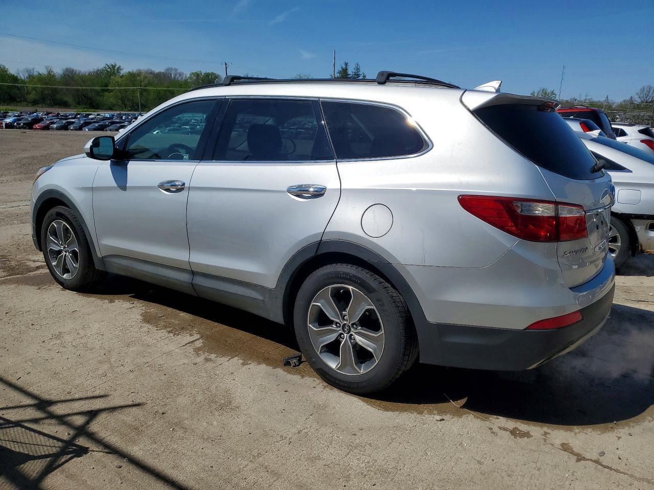 2016 Hyundai Santa Fe Se - Image 2