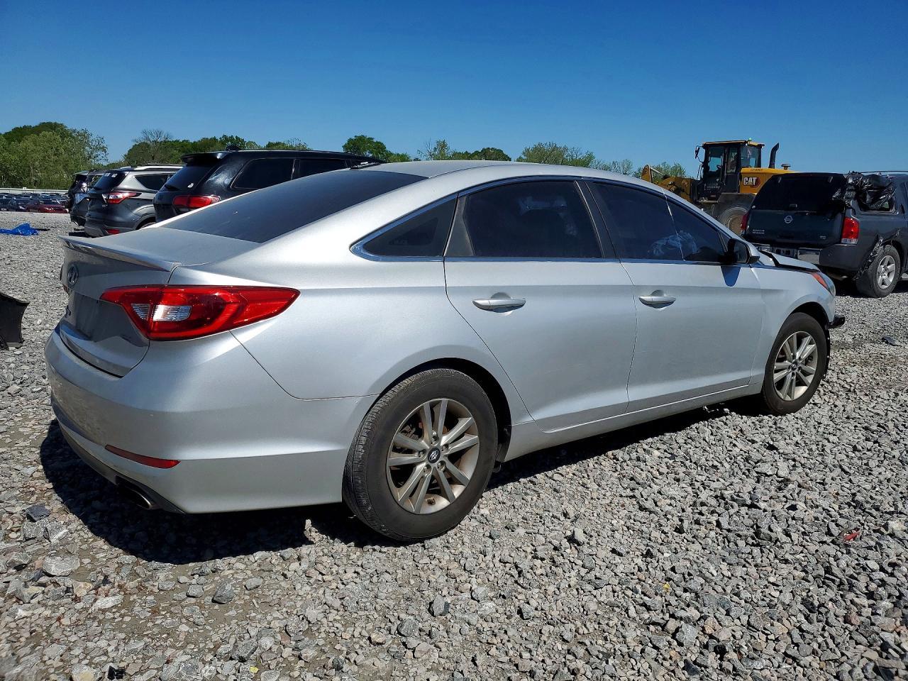 2017 Hyundai Sonata Base - Image 3