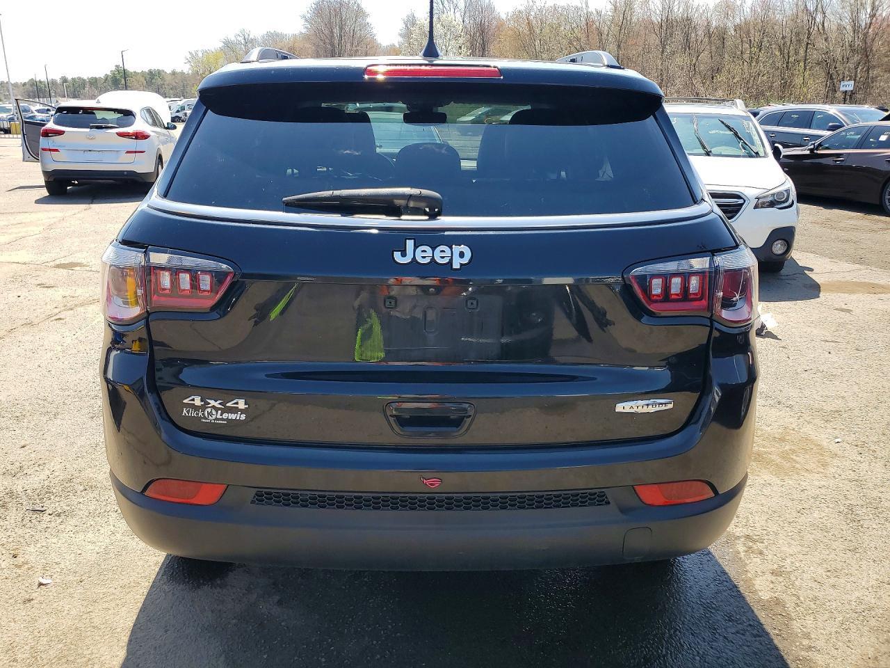 2022 Jeep Compass Latitude - Image 6