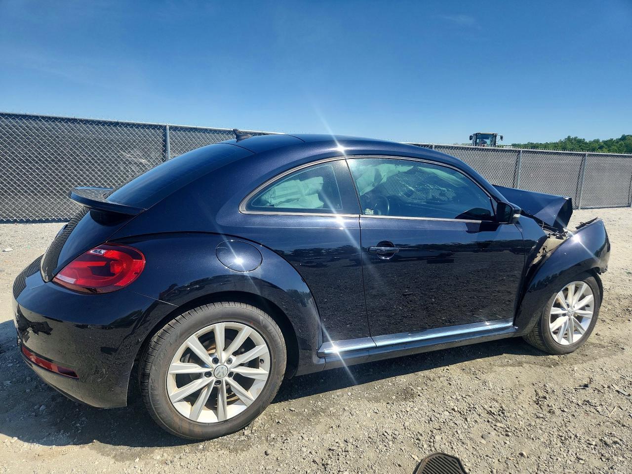 2018 Volkswagen Beetle S - Фото 3