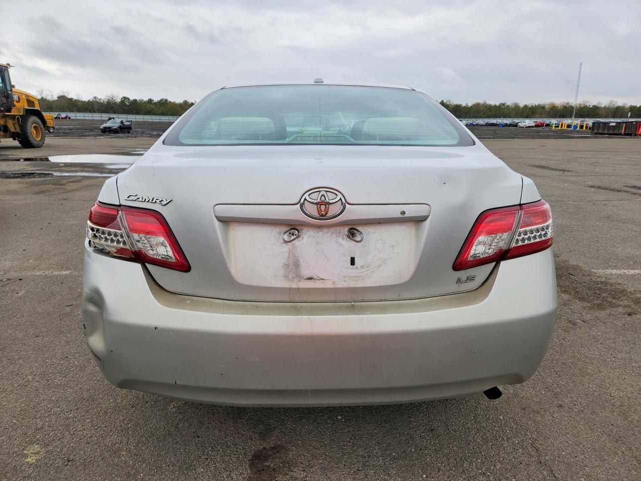 2011 Toyota Camry - Фото 6