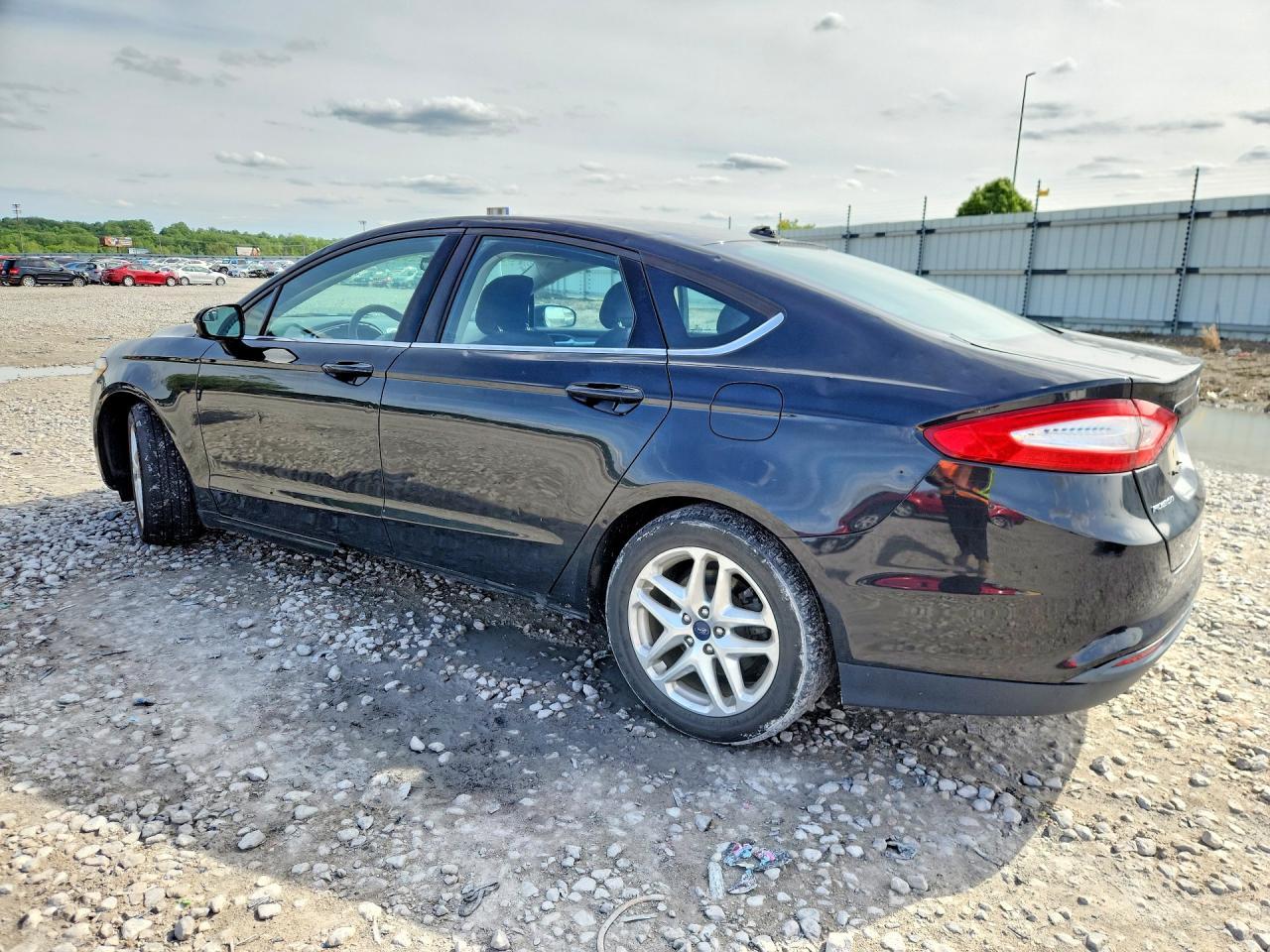 2013 Ford Fusion Se - Фото 2