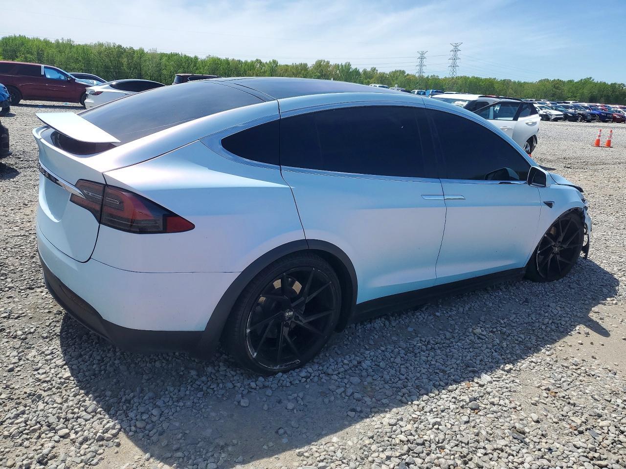 2017 Tesla Model X - Фото 3