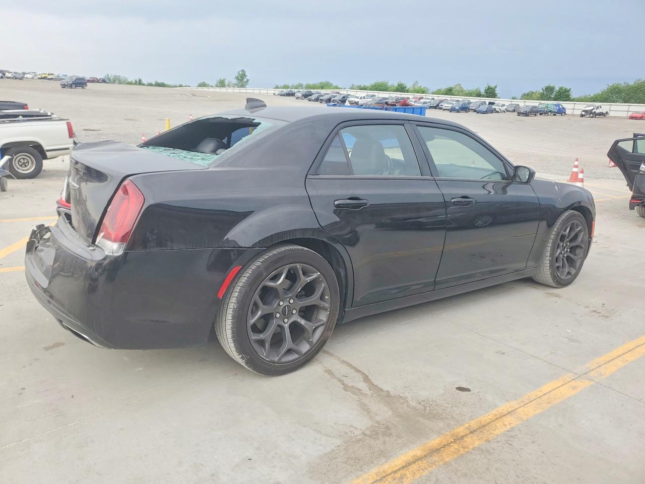 2017 Chrysler 300 S - Image 3