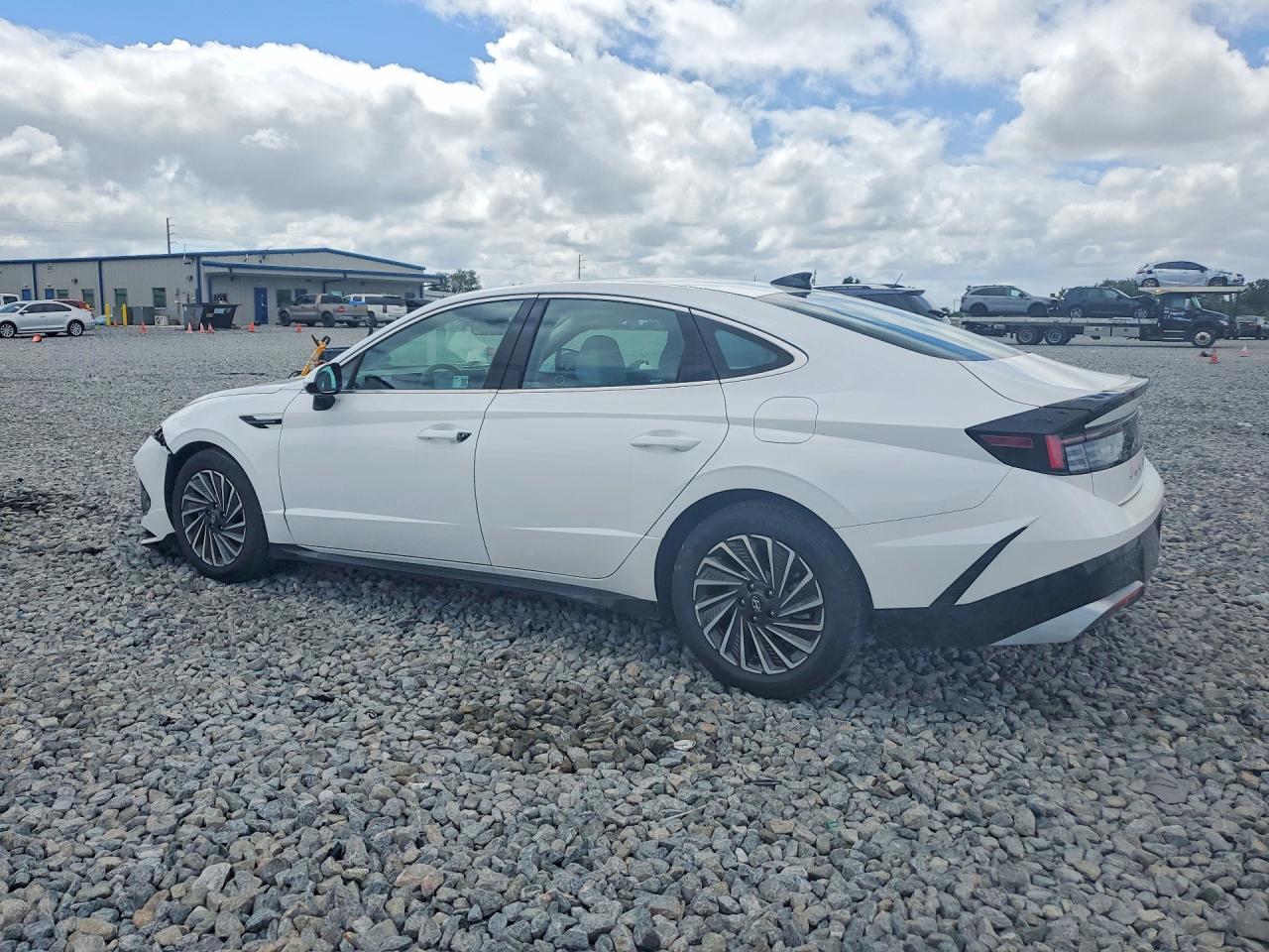 2025 Hyundai Sonata Hybrid Sel - Image 2
