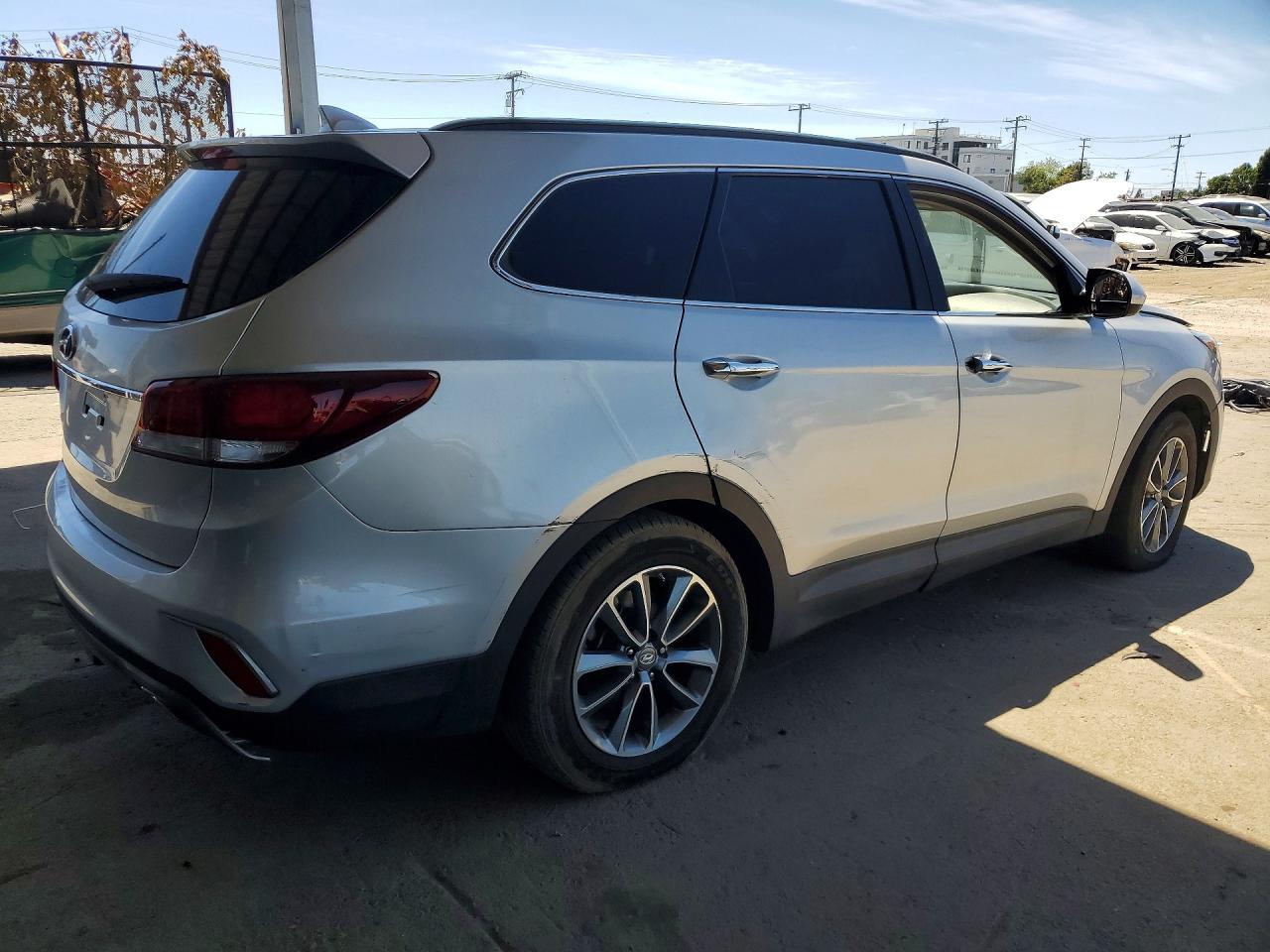 2017 Hyundai Santa Fe Se - Фото 3