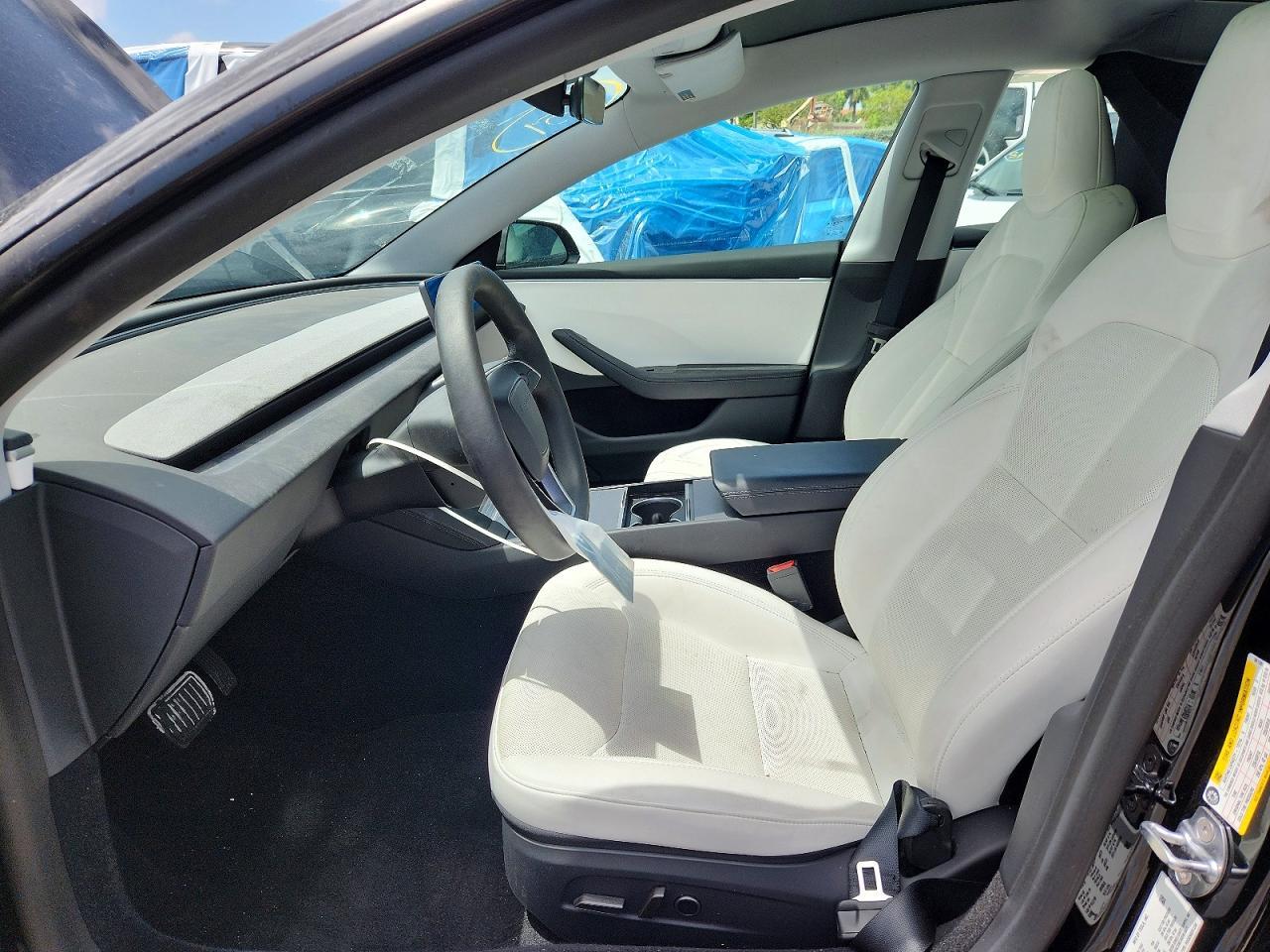 2025 Tesla Model 3 - Фото 7