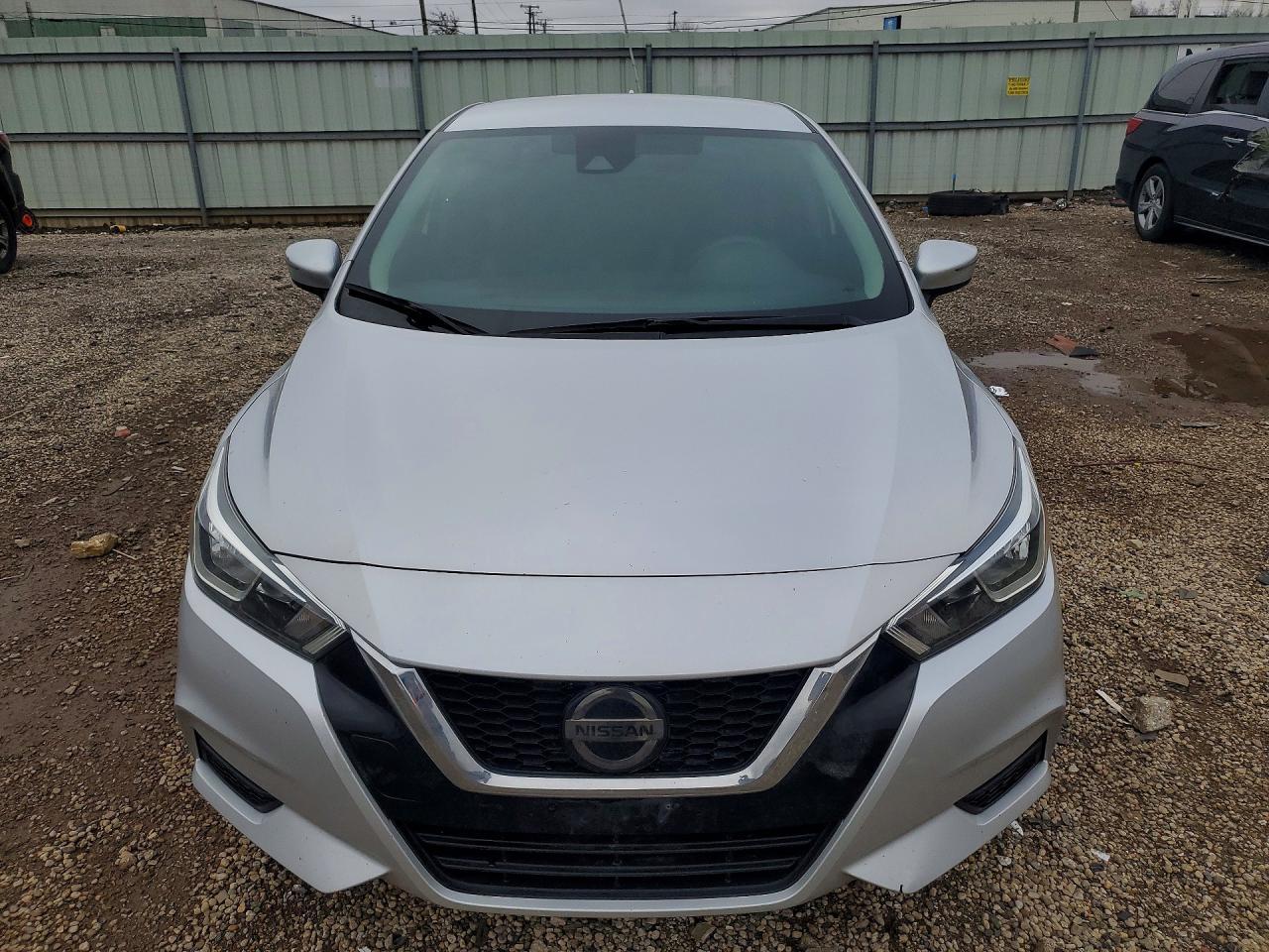 2020 Nissan Versa Sv - Image 5