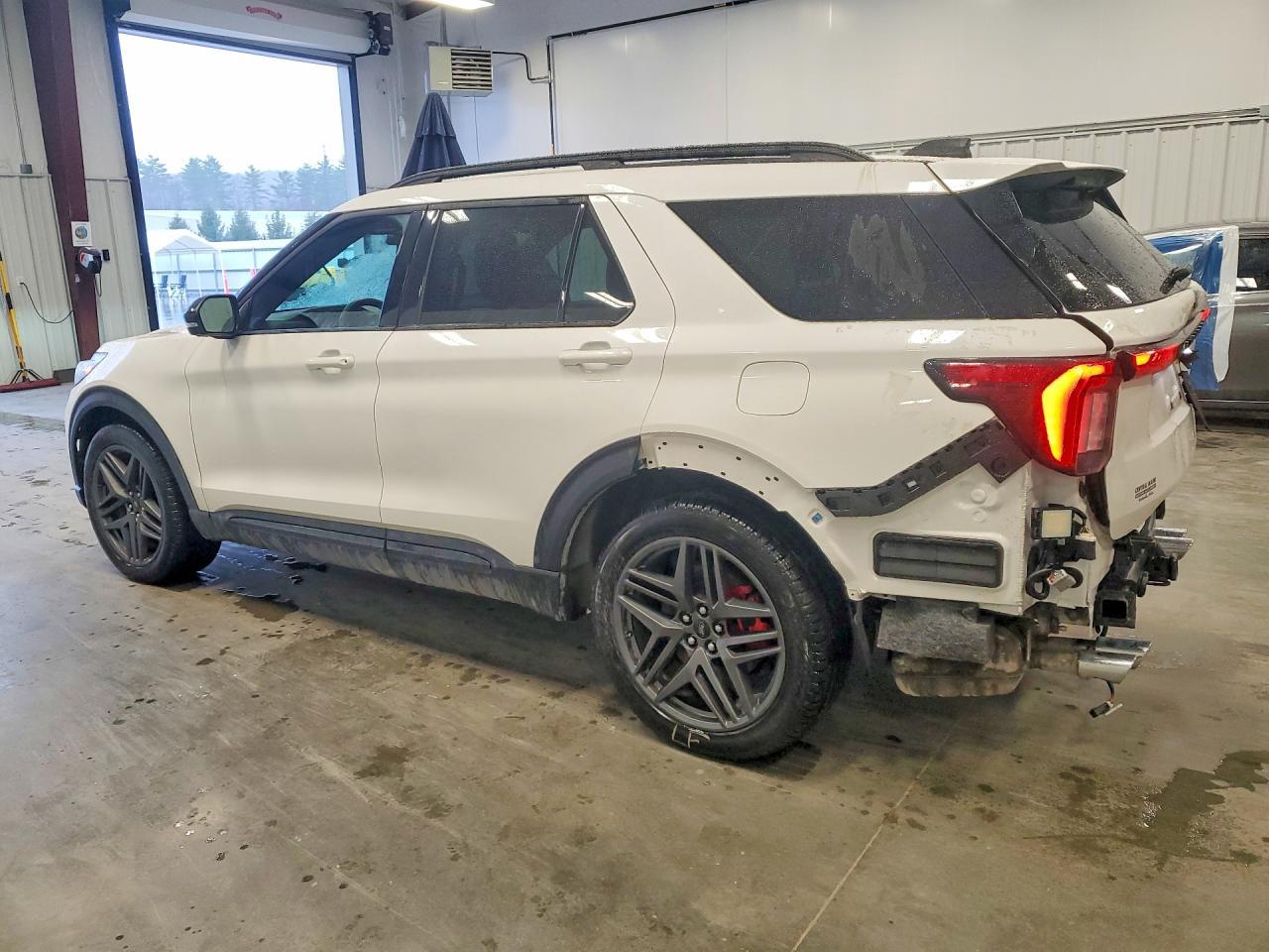 2025 Ford Explorer St - Фото 2