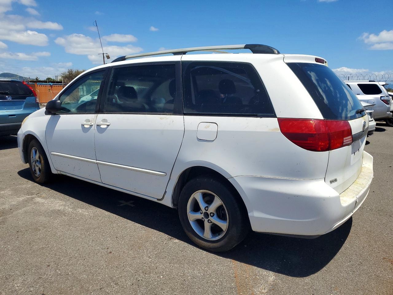 2004 Toyota Sienna Ce 7 Passenger - Image 2