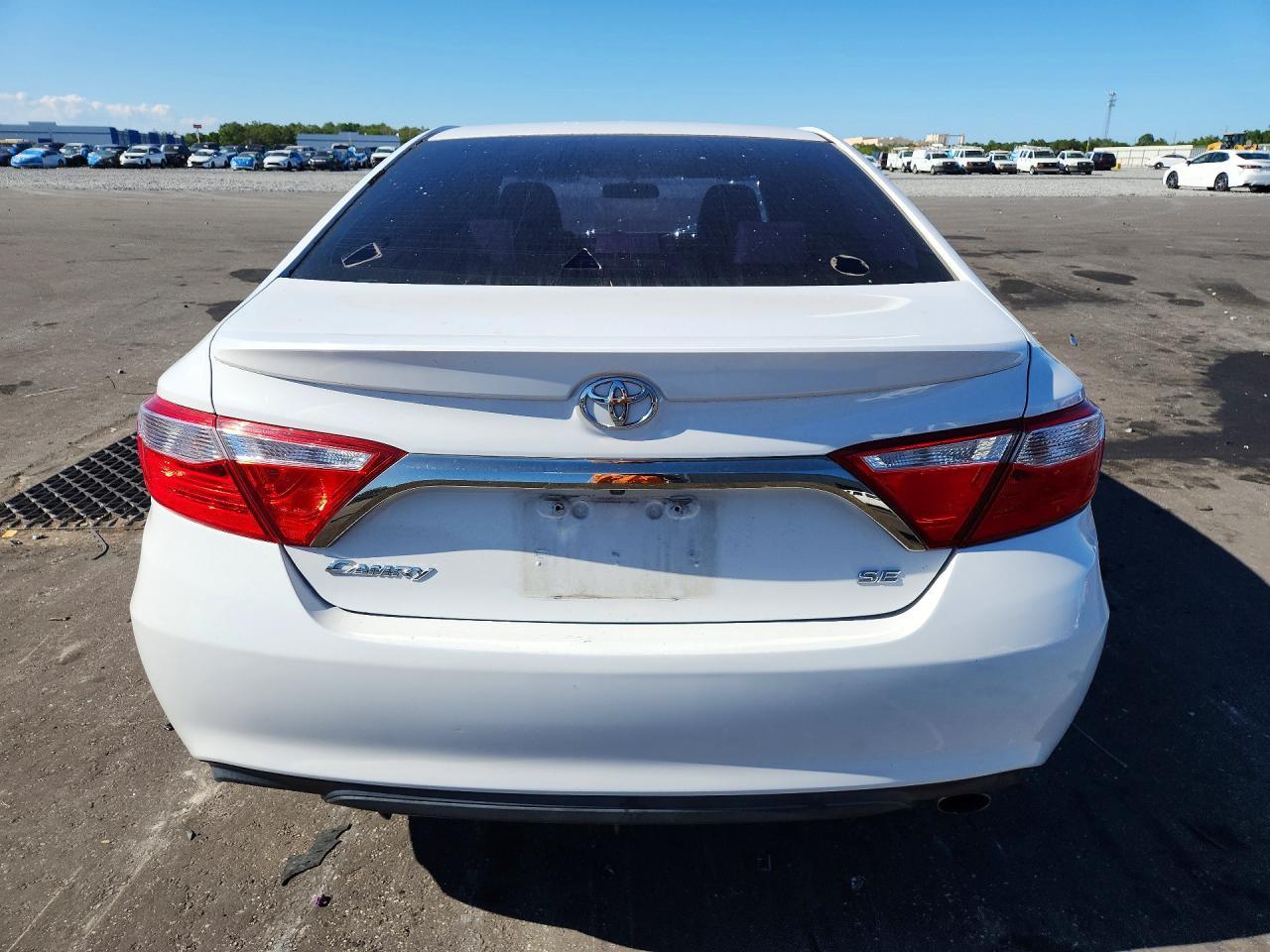 2017 Toyota Camry Se - Фото 6