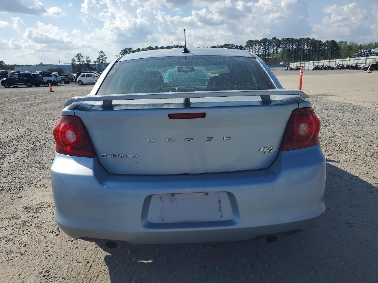 2013 Dodge Avenger R - Image 6