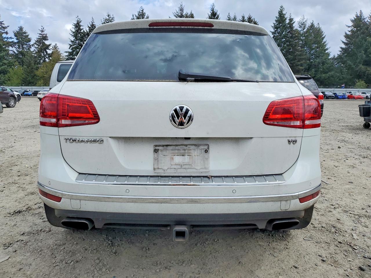 2016 Volkswagen Touareg Luxury 3.6L - Фото 6