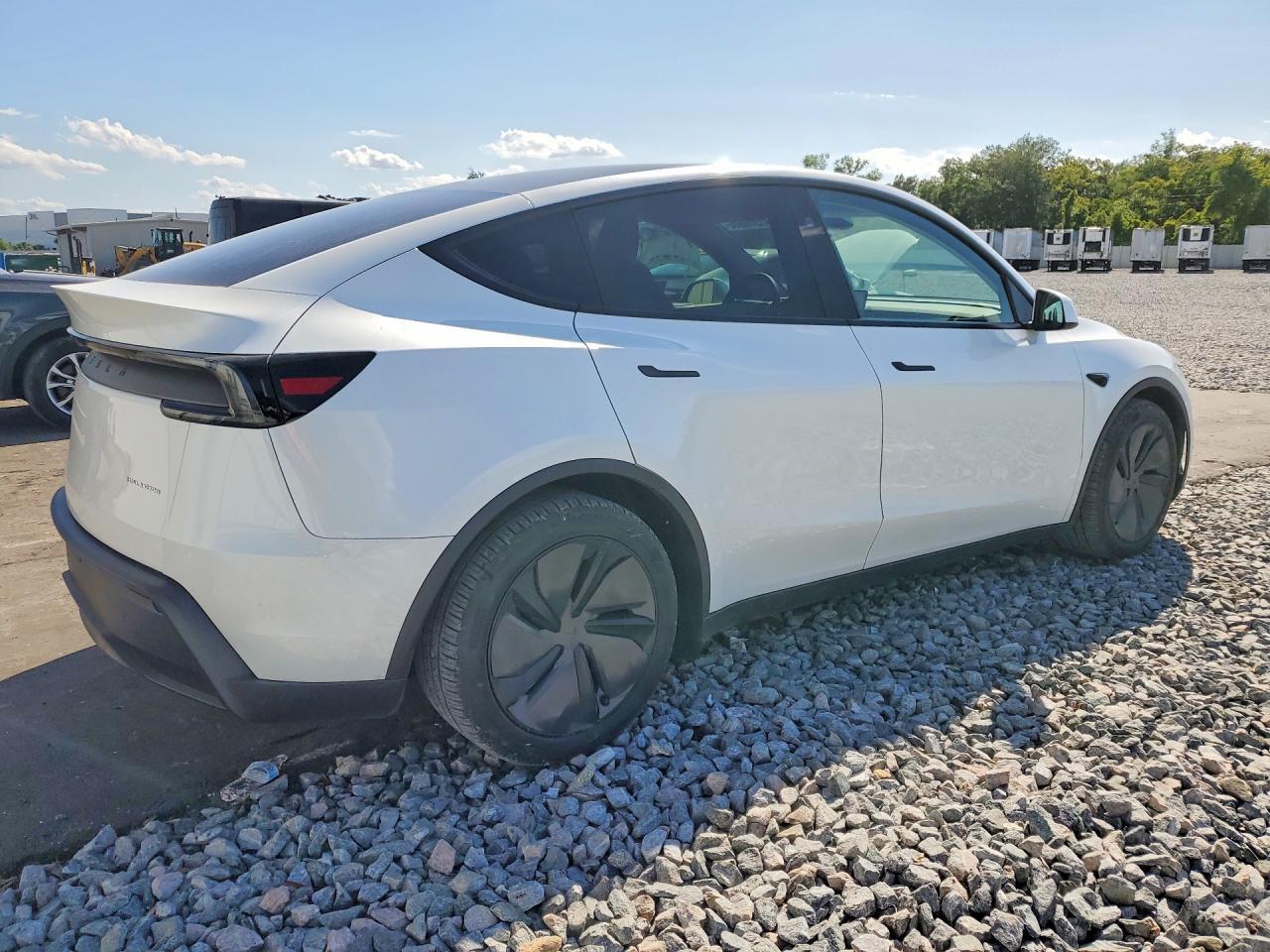 2026 Tesla Model Y - Image 3