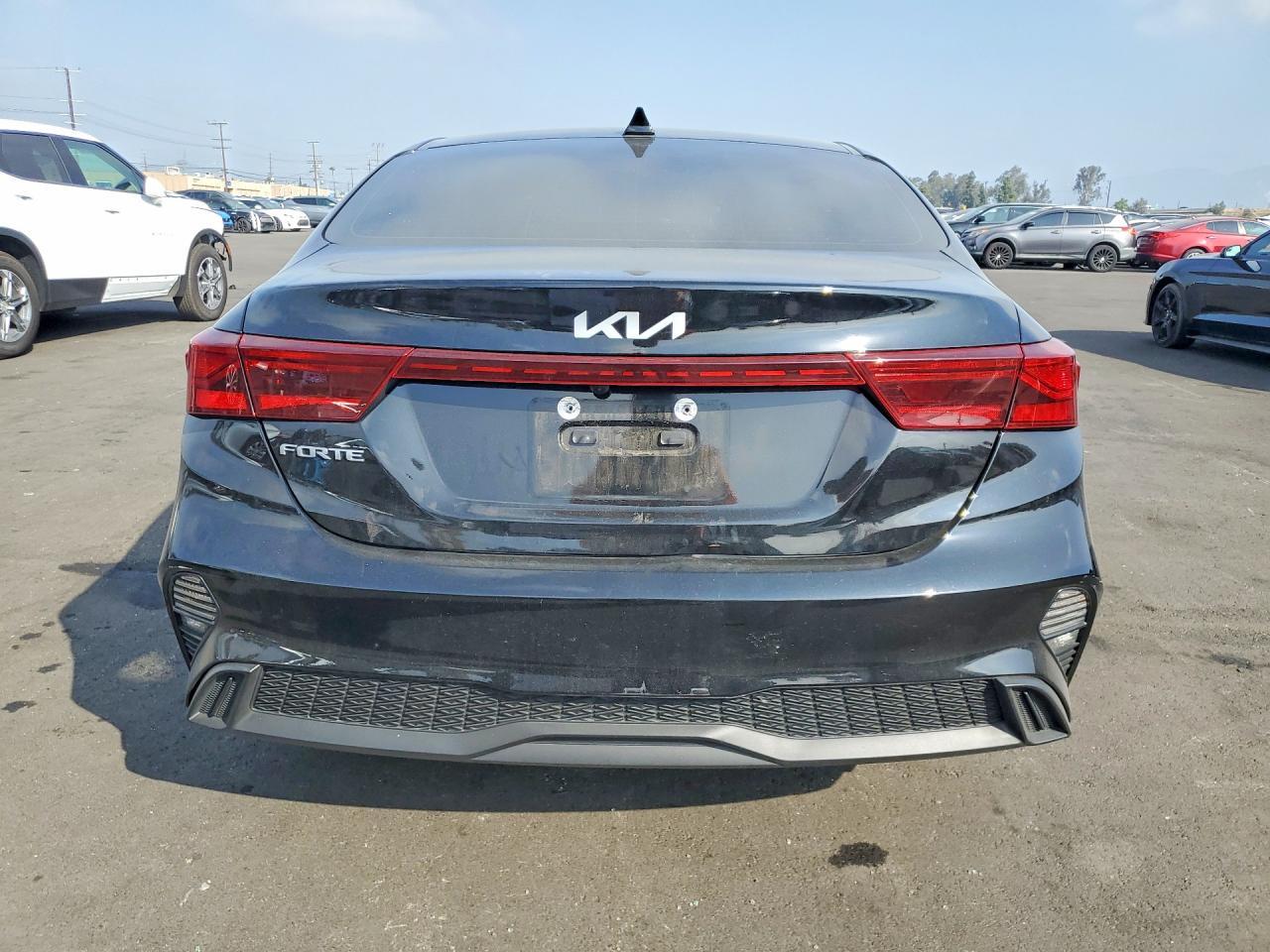 2024 Kia Forte Lxs - Image 6