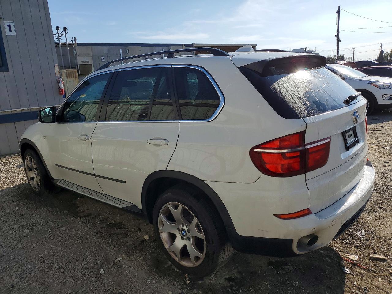 2013 BMW X5 xDrive35I - Image 2