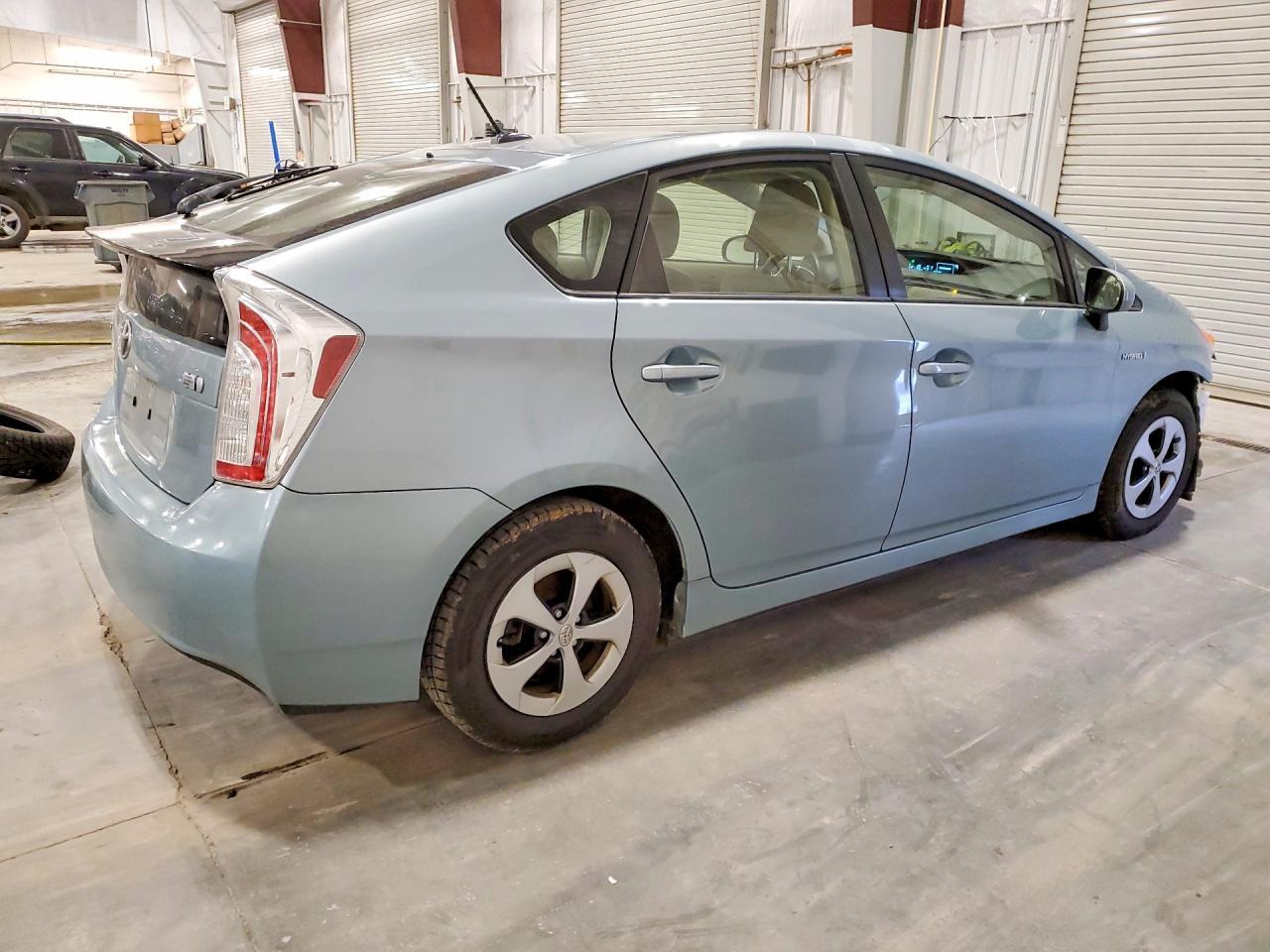 2013 Toyota Prius Three - Фото 3