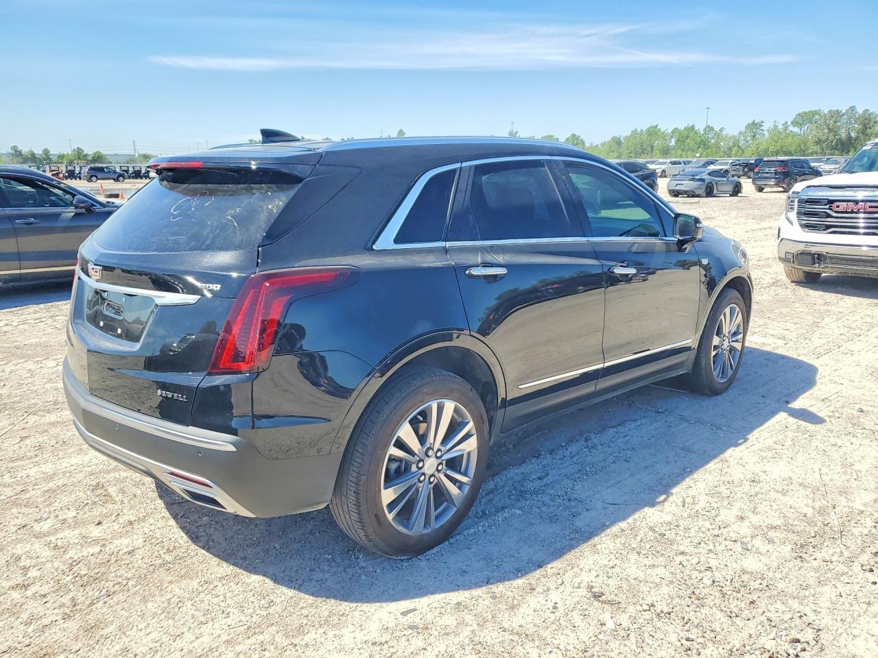2022 Cadillac Xt5 Premium Luxury - Image 3