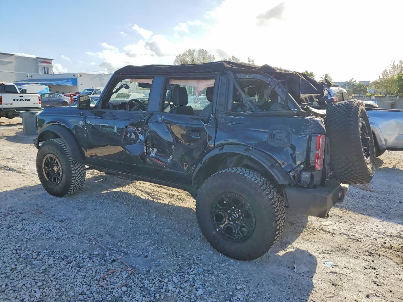 2024 Ford Bronco Wildtrak - Image 2
