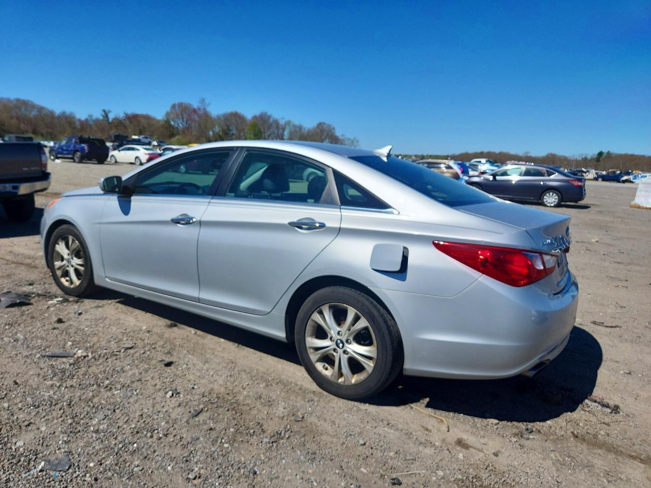 2011 Hyundai Sonata Limited 2.0T - Фото 2