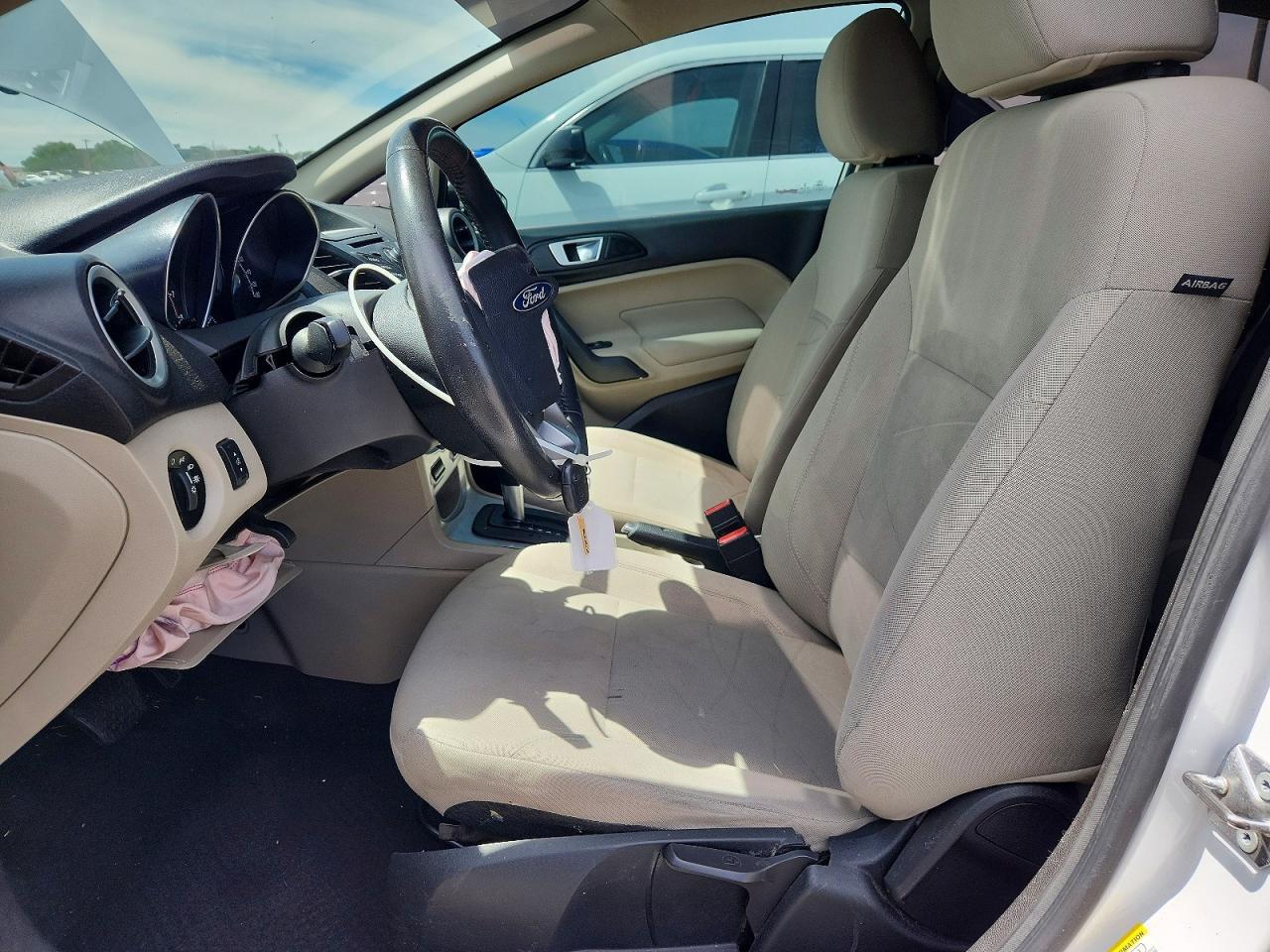 2015 Ford Fiesta Se - Фото 7