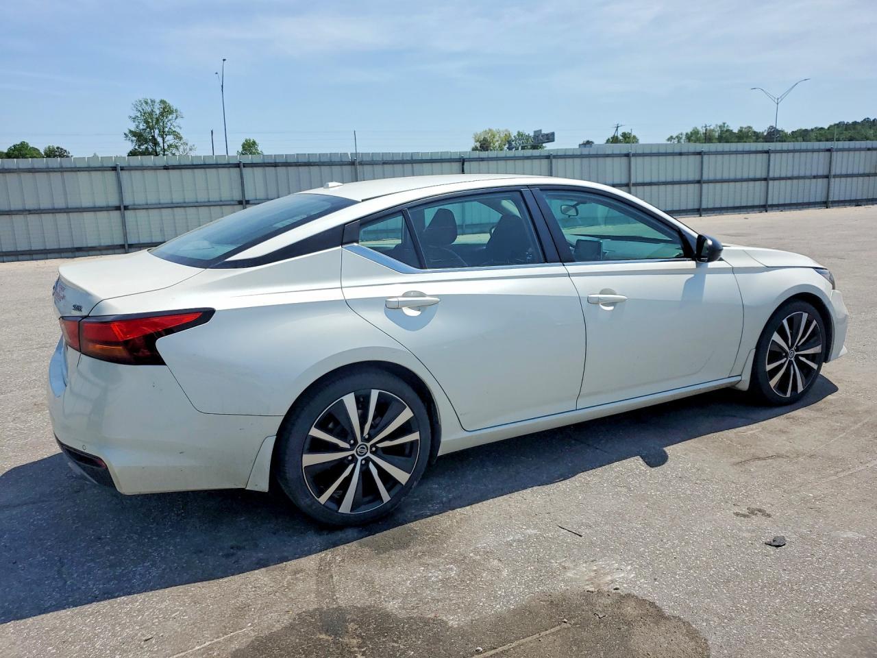 2020 Nissan Altima Sr - Image 3