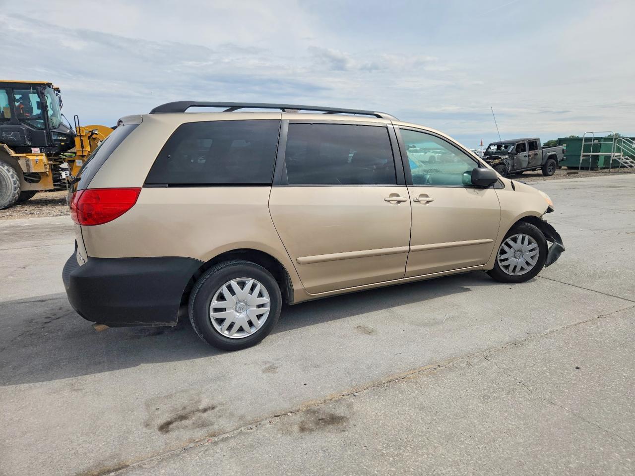2007 Toyota Sienna Le 8-Passenger - Фото 3
