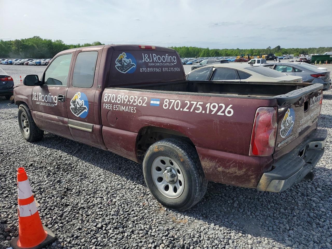 2003 Chevrolet Silverado C1500 - Image 2