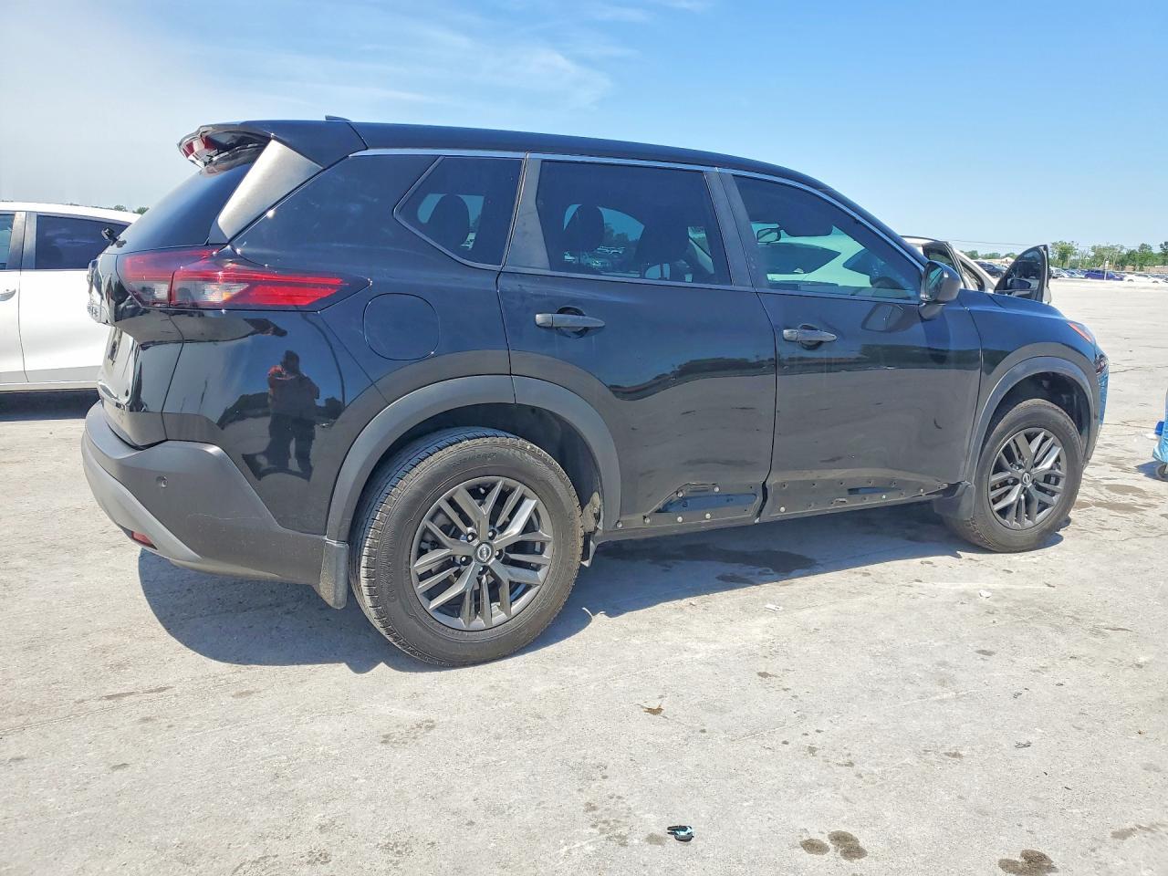 2022 Nissan Rogue S - Фото 3